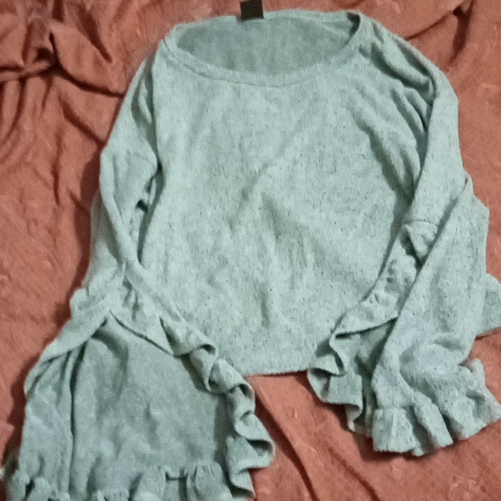 Green long sleeved tee shirt
